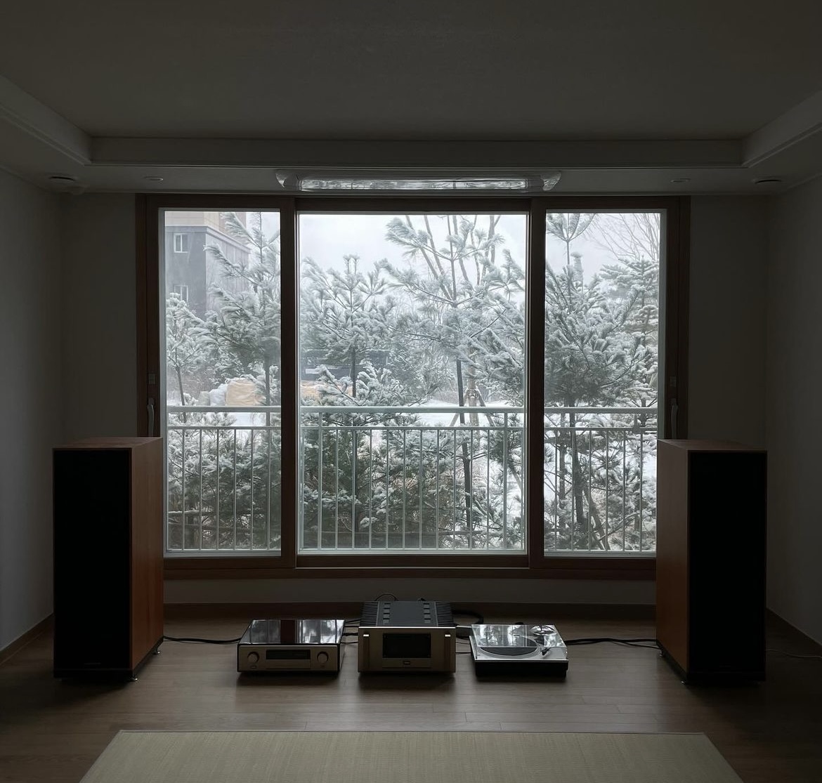 handgloves-audio-setup.jpg